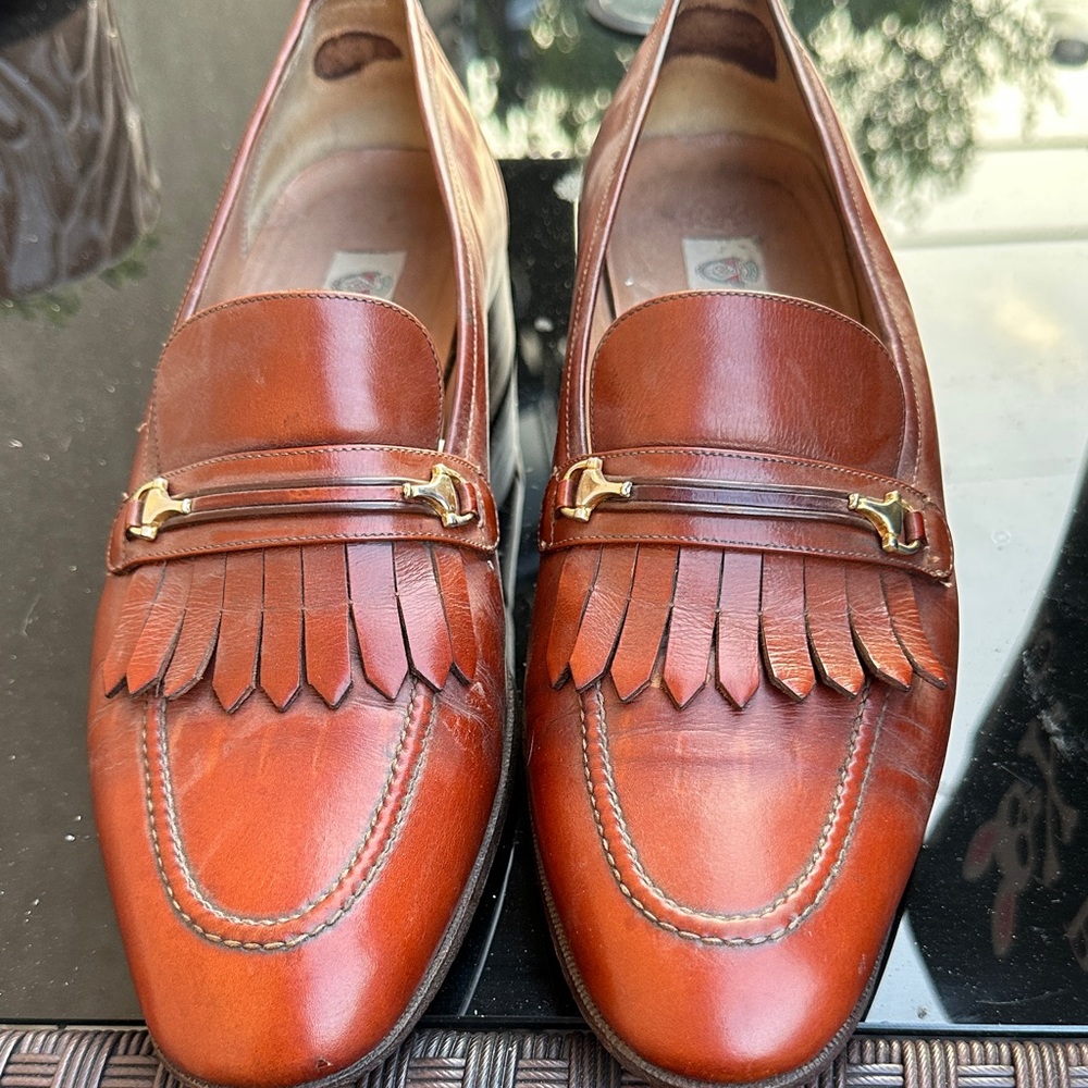 Vintage Men's Gucci Tan Leather Loafers with Gold Accents